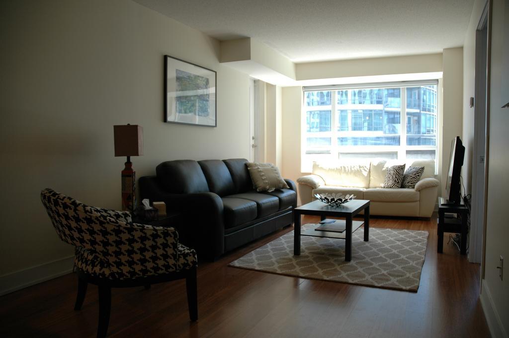 Livingsuites Toronto - 20 Blue Jays Way Extérieur photo