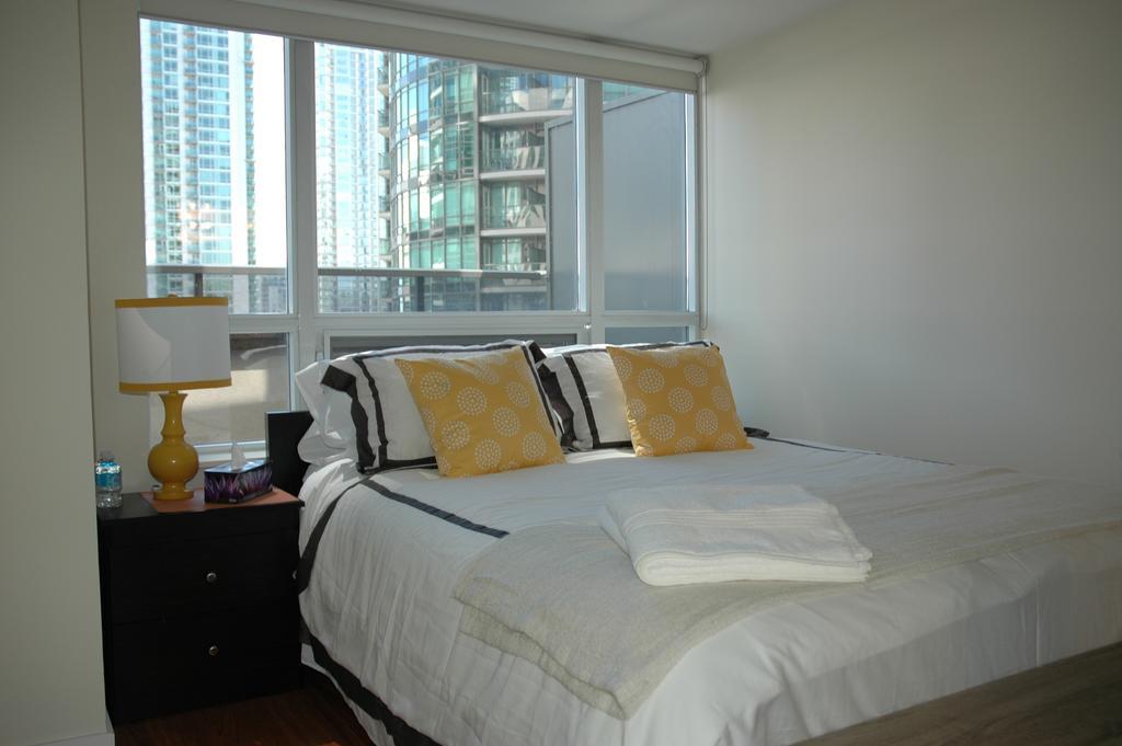 Livingsuites Toronto - 20 Blue Jays Way Extérieur photo
