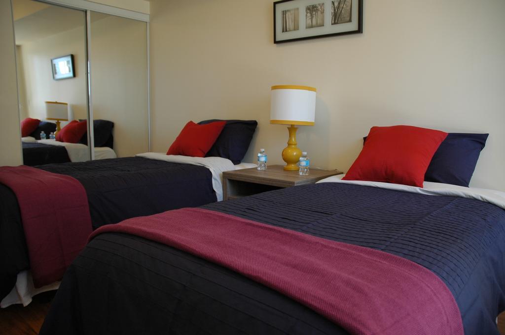 Livingsuites Toronto - 20 Blue Jays Way Extérieur photo