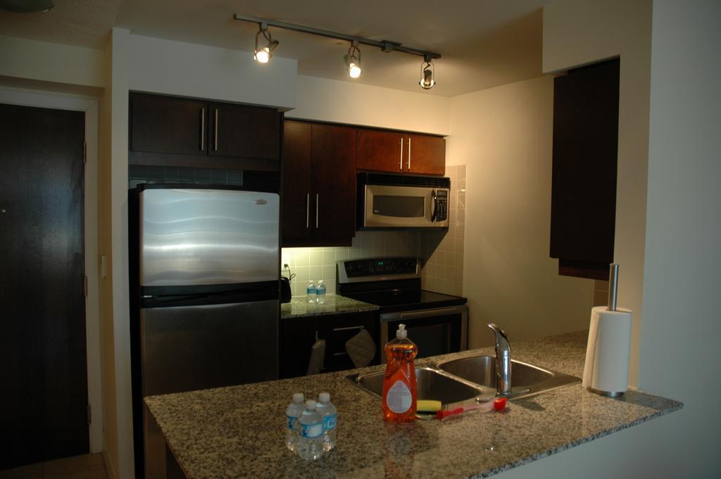 Livingsuites Toronto - 20 Blue Jays Way Extérieur photo