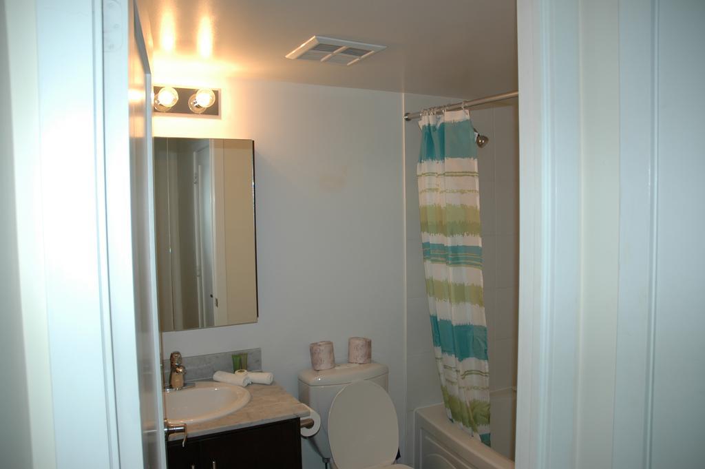 Livingsuites Toronto - 20 Blue Jays Way Extérieur photo